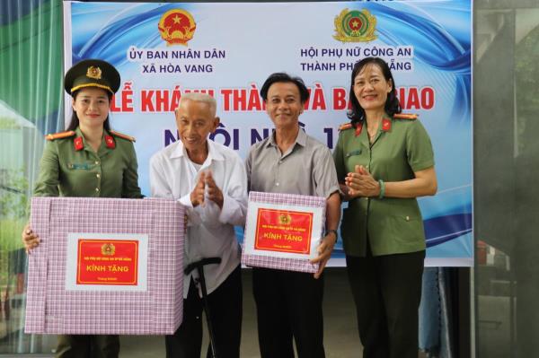 Hội Phụ nữ Công an TP Đà Nẵng khánh thành và bàn giao Ngôi nhà 19/8 cho gia đình chính sách