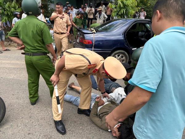 Khống chế nhóm trộm đi xe biển số giả