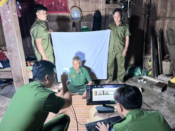 Xã biên giới A Vương, thành phố Đà Nẵng hoàn thành triển khai cấp đổi thẻ đảng viên trên địa bàn