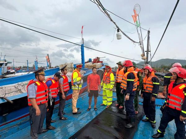 Đảm bảo an toàn cho tàu thuyền tránh trú bão Kajiki tại Âu thuyền Thọ Quang
