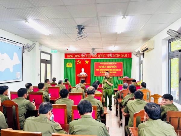 Gần 100 cán bộ cơ sở dự tập huấn nhận diện thủ đoạn lừa đảo trực tuyến