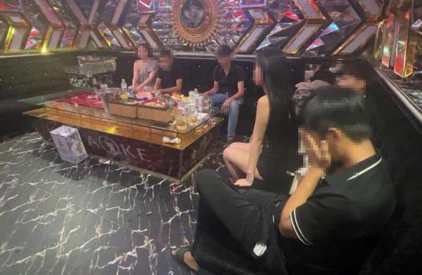 Công an Đà Nẵng phát hiện nhiều khách dương tính với ma túy tại cơ sở karaoke hoạt động quá giờ