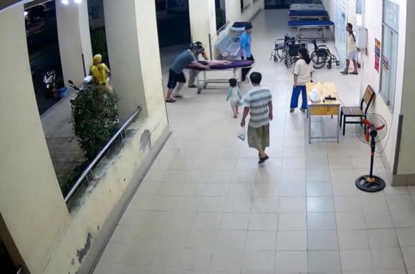 15 phút sinh tử, đại úy cảnh sát mở đường cứu bé gái 1 tuổi co giật ven đường