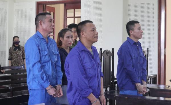 Chồng đi tù, vợ cầm đầu đường dây bán lẻ ma túy