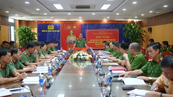 Giữ vững an ninh trật tự, bộ máy mới vận hành thông suốt