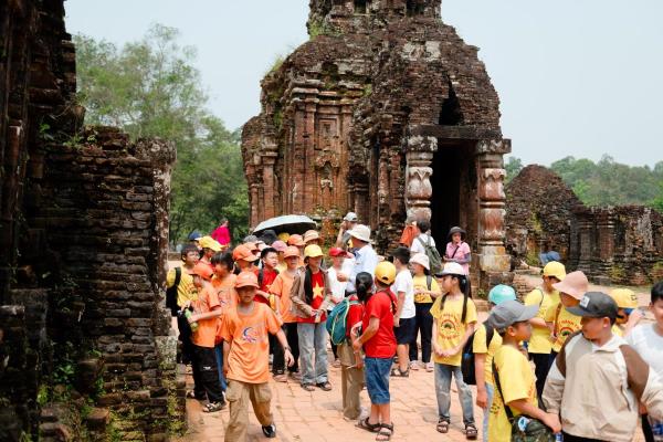 Truyền lửa, khơi dậy tình yêu di sản trong học đường