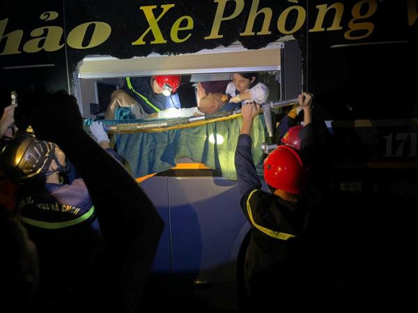 Hai giờ chạy đua giải cứu người trong vụ tai nạn liên hoàn trên cao tốc La Sơn - Túy Loan