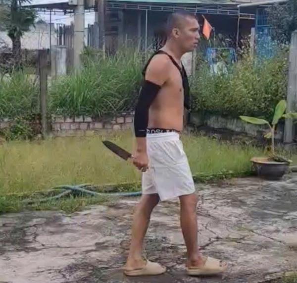 Bắt thanh niên có nhiều loại tiền