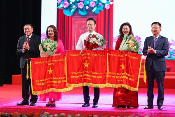 3 tập thể thuộc Bộ Văn hóa, Thể thao và Du lịch vinh dự nhận Cờ thi đua của Chính phủ