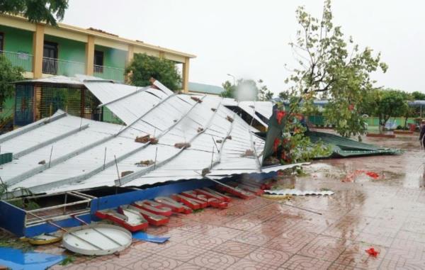 Nhiều tỉnh miền Trung cho học sinh nghỉ học để tránh bão số 10