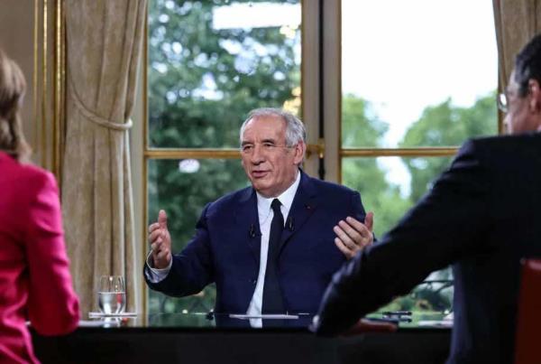 Chính trường Pháp chia rẽ trước ngày bỏ phiếu tín nhiệm 8-9