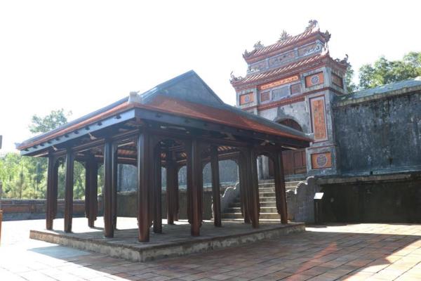 Thành phố Huế chỉ đạo tháo dỡ công trình xây dựng trái phép ở lăng mộ Hoàng Thái hậu Từ Dụ