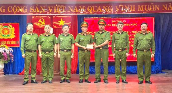 Lãnh đạo Công an TP Đà Nẵng trao thưởng đột xuất cho Phòng Cảnh sát hình sự