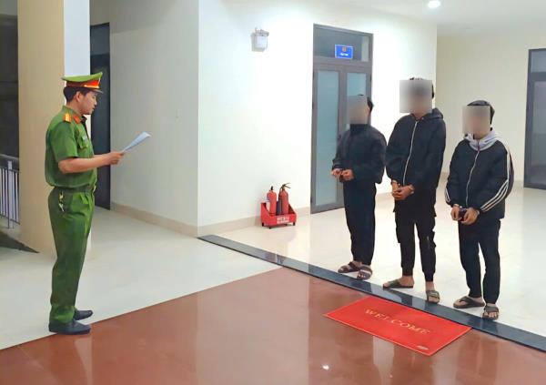 Tạm giữ hình sự 3 đối tượng hiếp dâm người dưới 16 tuổi