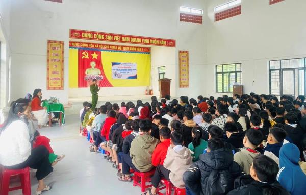 Tuyên truyền, trang bị kiến thức về pháp luật cho học sinh