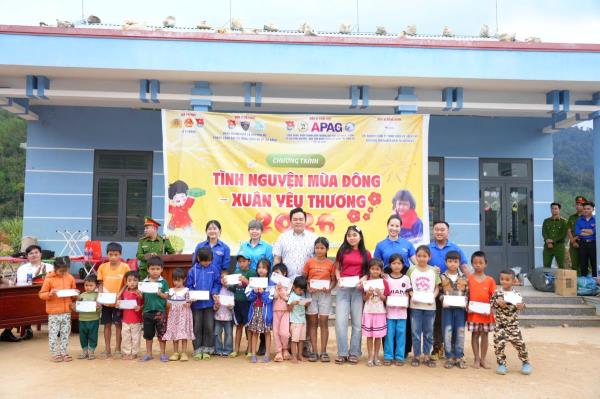 Mang Xuân yêu thương đến với người dân vùng cao A Vương