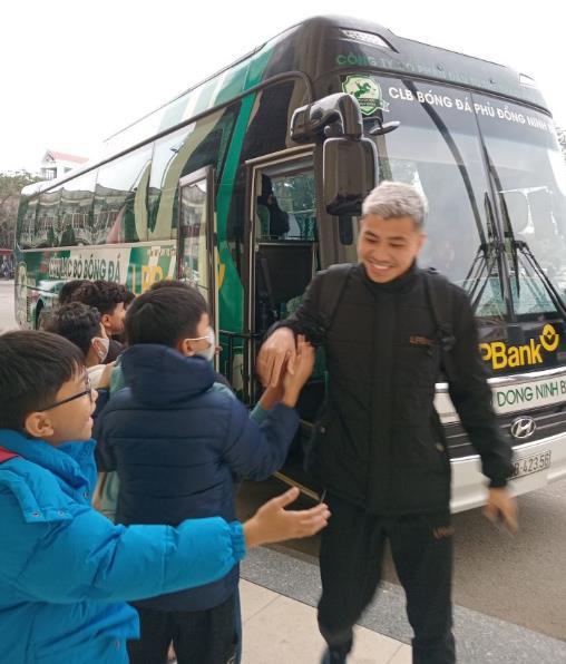 Đinh Thanh Bình, Mạch Ngọc Hà gia nhập CLB Công an TPHCM