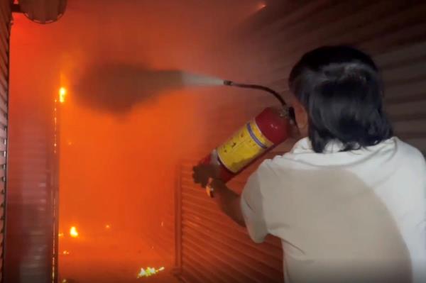 Mồng 1 bà Hỏa đi chợ