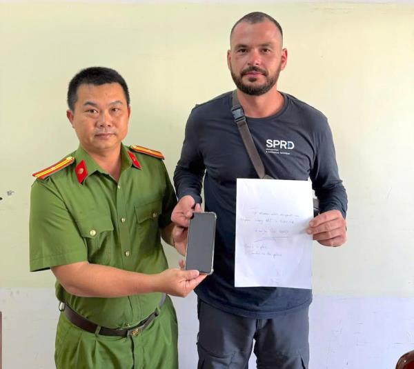 Kịp thời tìm lại tài sản cho du khách đánh rơi