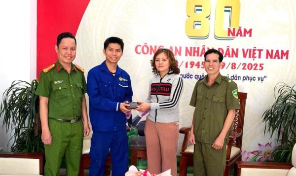 Nhanh chóng tìm người trả lại tài sản