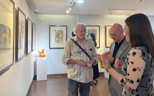 Đà Nẵng khai mạc triển lãm Ngựa và Hoa trong sáng tác của Lê Bá Đảng