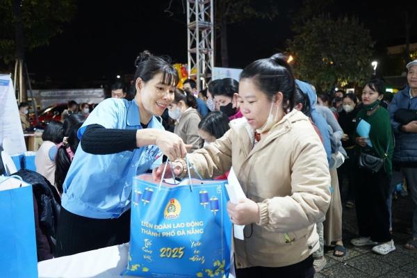 Chăm lo Tết chu đáo cho đoàn viên, người lao động