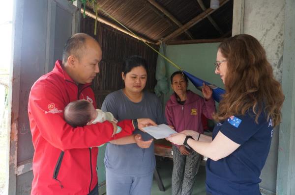 Khởi động chương trình hỗ trợ tiền mặt cho 825 hộ gia đình có trẻ em bị ảnh hưởng thiên tai tại Đà Nẵng