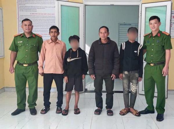 Công an xã Ia Tơi kịp thời cứu 2 thiếu niên trôi dạt hơn 40km trên lòng hồ Sê San 4