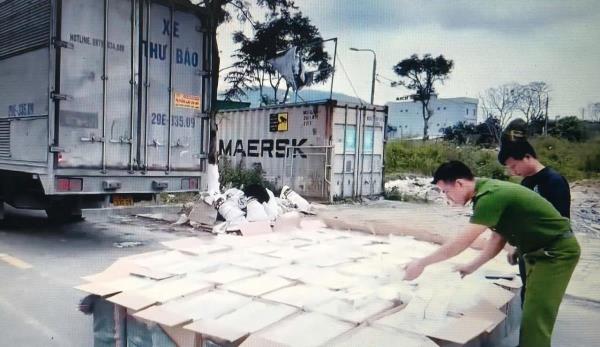 Bắt quả tang xe tải vận chuyển số lượng lớn thuốc lá điếu nhập lậu trên cao tốc Bắc – Nam