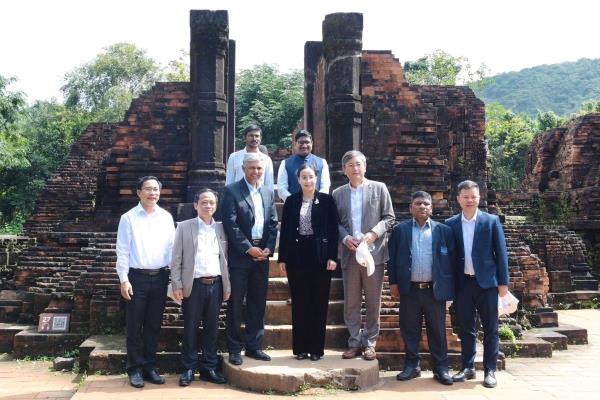 Bộ Ngoại giao Ấn Độ thăm, làm việc tại Khu đền tháp Mỹ Sơn