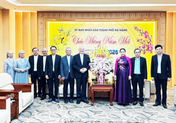 Đoàn Tòa Giám mục Đà Nẵng đến thăm và chúc tết lãnh đạo UBND TP Đà Nẵng