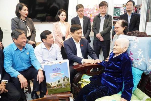 Phó Chủ tịch Quốc hội Vũ Hồng Thanh dự Tết Sum vầy – Xuân ơn Đảng tại Quảng Ngãi