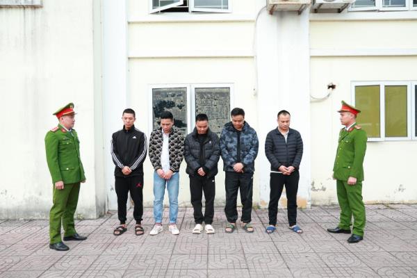 Triệt phá đường dây mua bán thuốc lá điện tử quy mô đặc biệt lớn do 2 anh em trai cầm đầu