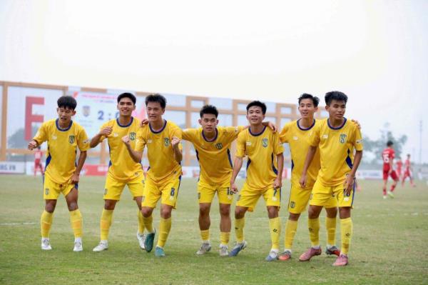 SLNA đôn 2 cầu thủ trẻ lên đội 1