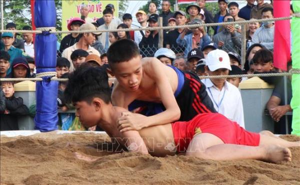 Xuân về trẩy hội vật làng Sình ở Cố đô Huế