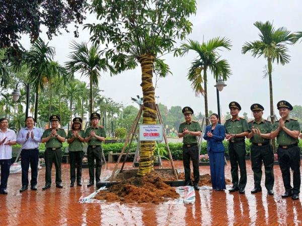Công an TPHCM long trọng phát động Tết trồng cây đời đời nhớ ơn Bác Hồ Xuân Bính Ngọ 2026