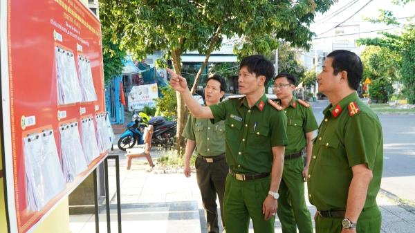 Kiểm tra toàn diện công tác bảo đảm an ninh trật tự phục vụ bầu cử tại Công an phường Cẩm Lệ