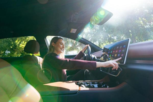 Xe điện VinFast trở thành trợ lý di động thông minh nhờ VF Connect