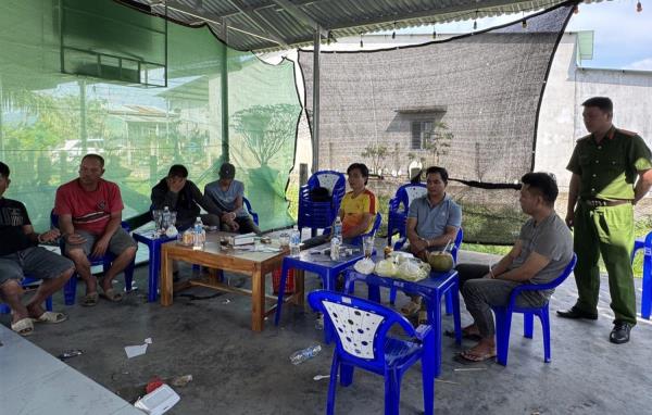 Khởi tố bác thằng bần