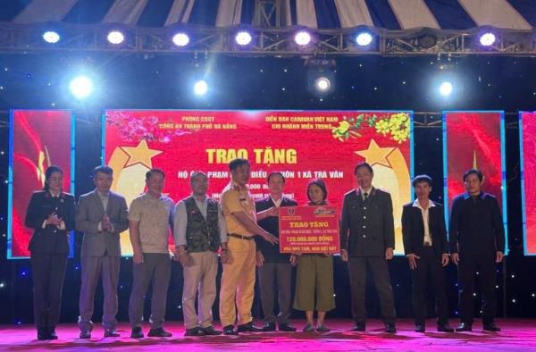 Cảnh sát giao thông hỗ trợ xóa nhà tạm, nhà dột nát cho hộ gia đình khó khăn xã biên giới Trà Vân