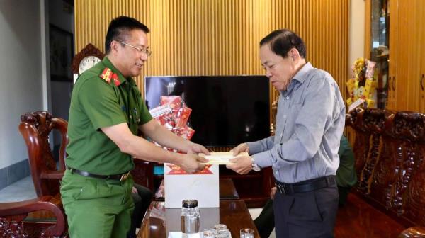 Lãnh đạo Công an TP thăm, chúc Tết các đồng chí nguyên lãnh đạo Công an TP Đà Nẵng