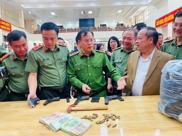 Đối tượng cướp ngân hàng ở Gia Lai là kẻ giết người bị truy nã