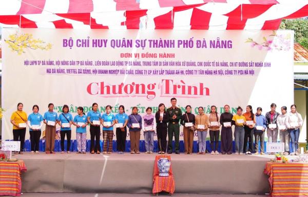 Bộ Chỉ huy Quân sự TP Đà Nẵng cùng các đơn vị đồng hành trao hơn 500 suất quà cho người dân xã Trà Tập