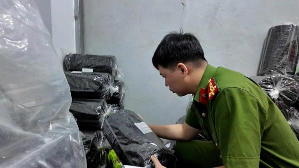 Phá vụ sản xuất, buôn bán hàng ngàn sản phẩm rong biển khô giả