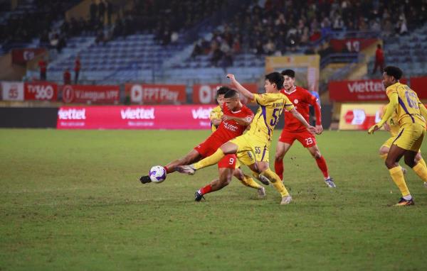 Tất niên đãi khách