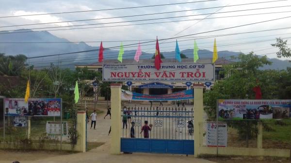 Sau khi uống trà sữa, 13 em học sinh bị ngộ độc