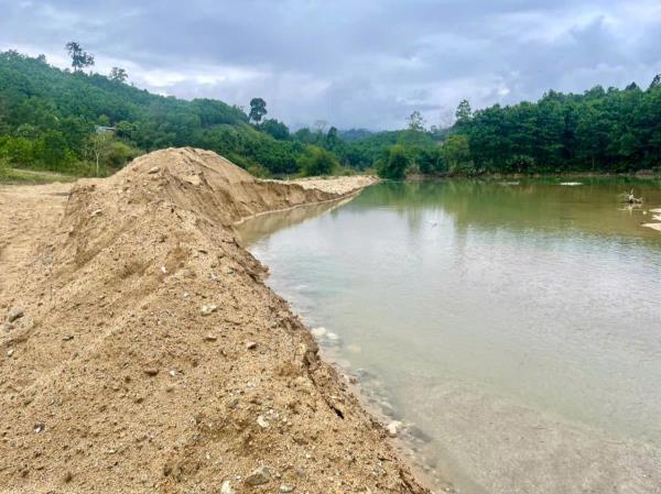 Chấn chỉnh tình trạng khai thác cát ở sông Nước Xa