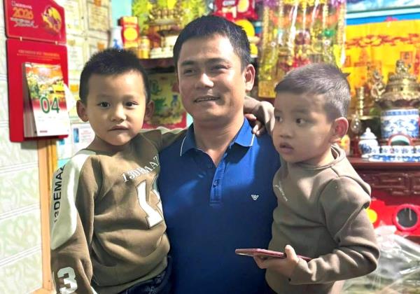 Đại úy Công an dũng cảm cứu hai cháu nhỏ giữa ao nước sâu