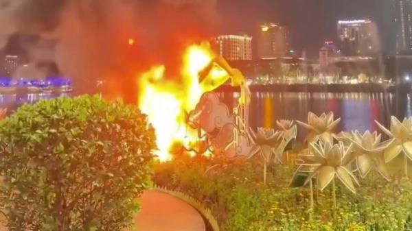 Ngựa phi thiên hóa cột lửa giữa đêm ở Huế