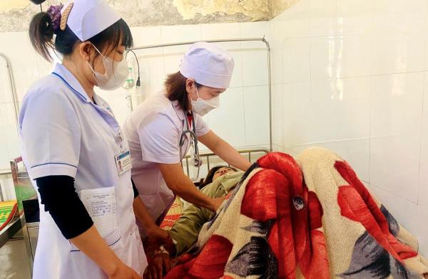 Nghi ngộ độc bánh mì, 19 người ở Quảng Ngãi nhập viện